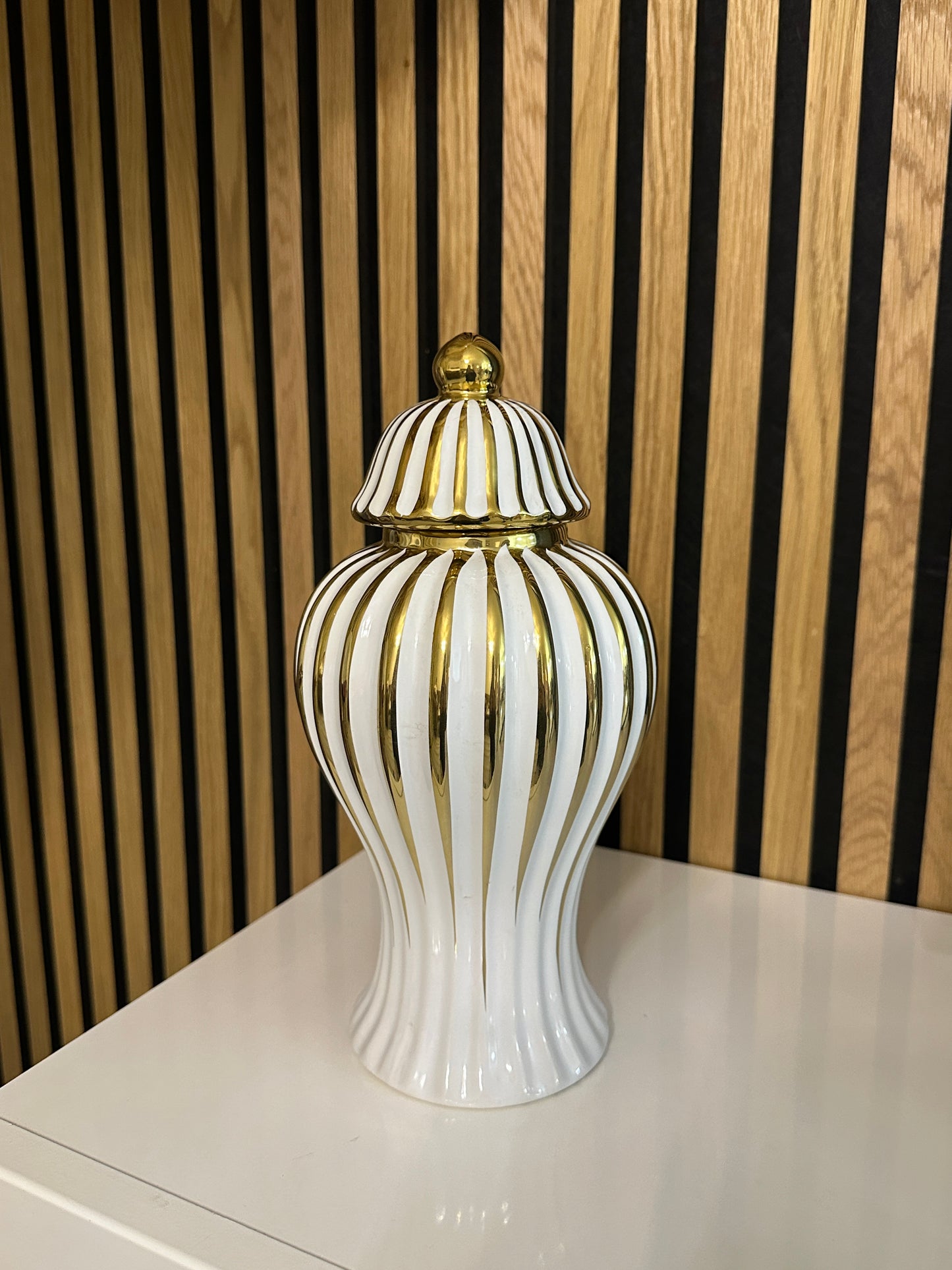 Elegantes Vasen Set in Weiß/Gold