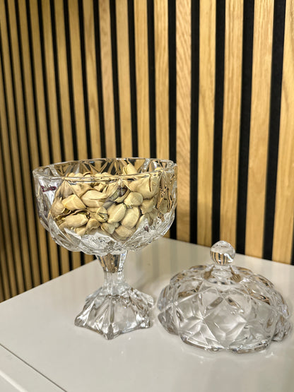 Glasdose mit Fuß & Deckel – Kristallstil