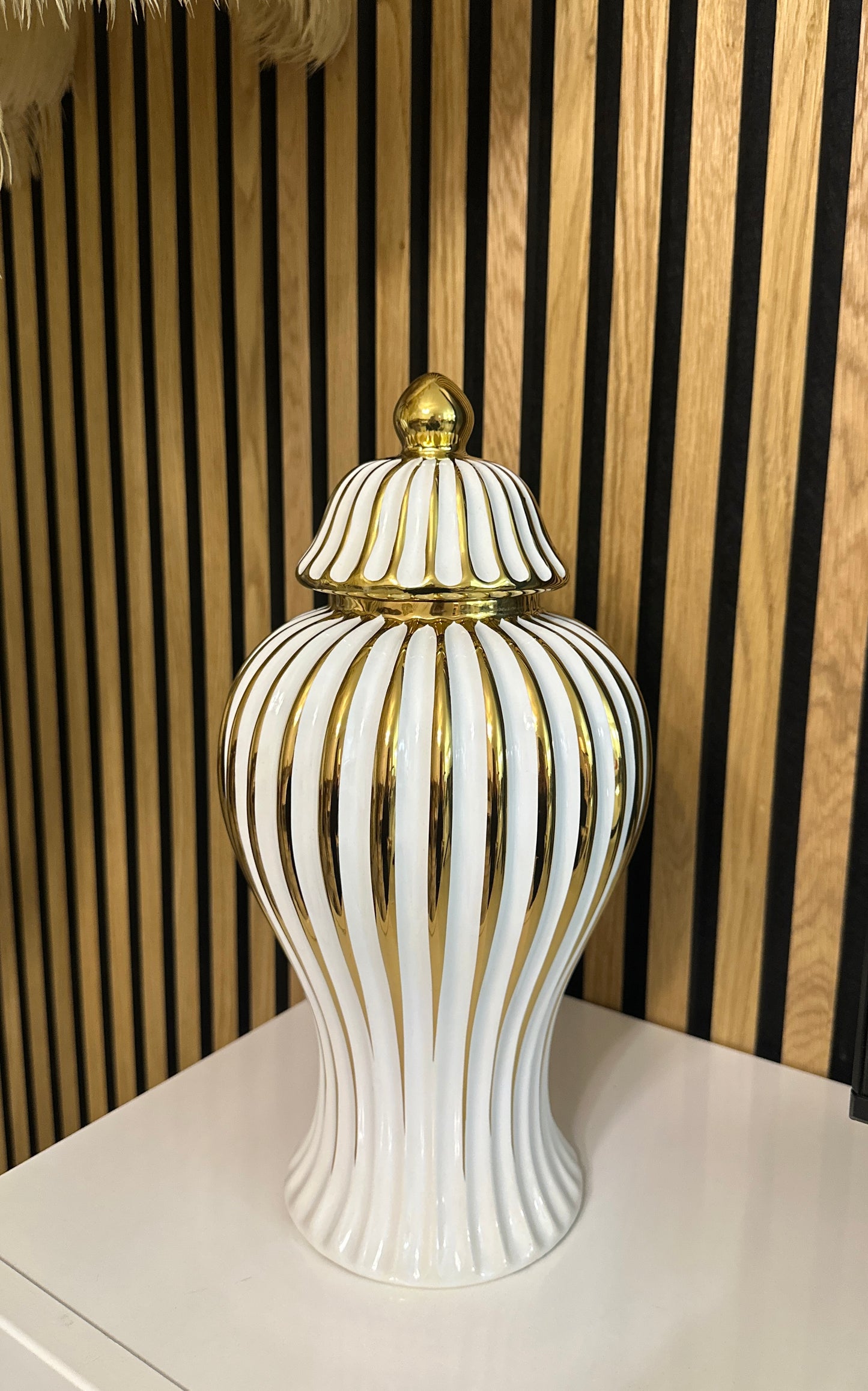 Elegantes Vasen Set in Weiß/Gold