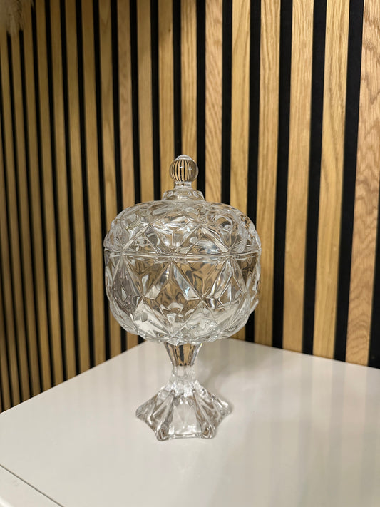 Glasdose mit Fuß & Deckel – Kristallstil